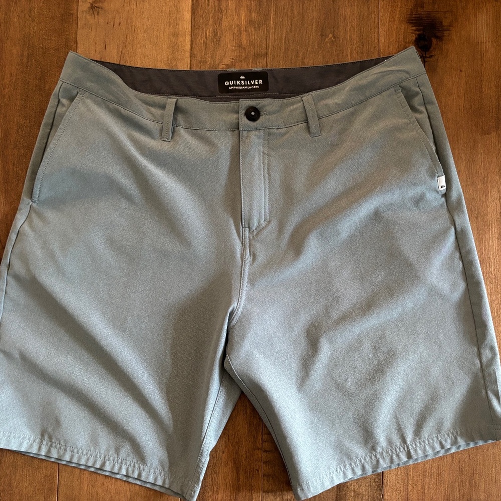 Men's Shorts   36" Waist  Quiksilver 4 Way Stretch   Light Green Color